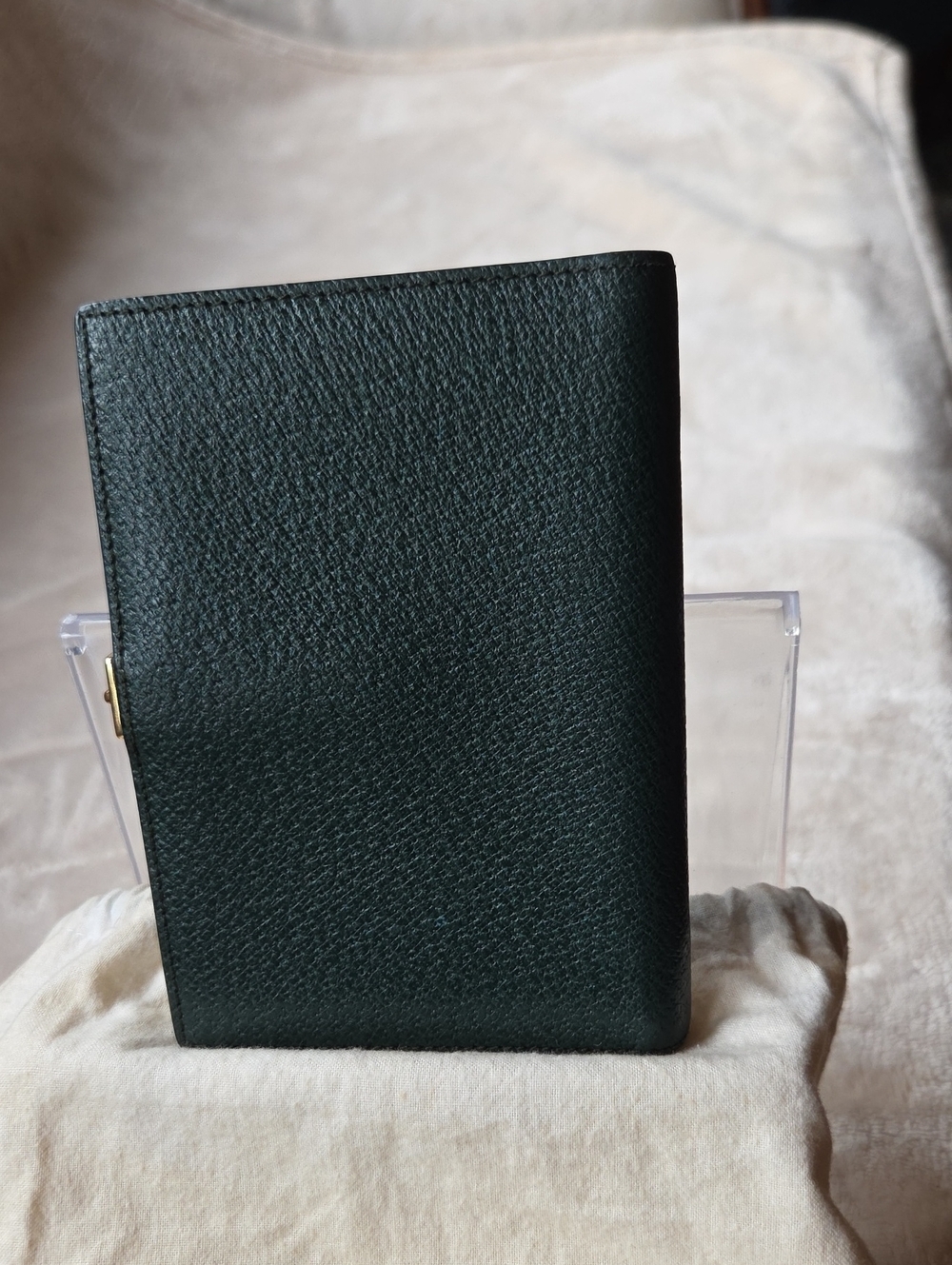 Gucci Forest Green Pebbled Leather Mini Notebook/Passport Holder with Gold Clasp - Picture 7 of 7
